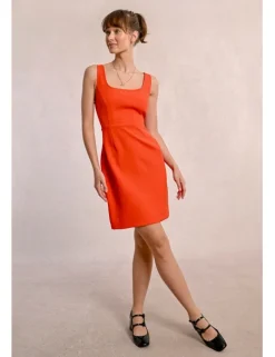 Vestido corto de tirantes con abertura