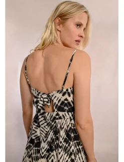 Vestido corto de tirantes con estampado