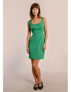 Vestido corto de tirantes con abertura