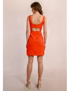 Vestido corto de tirantes con abertura
