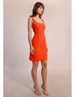Vestido corto de tirantes con abertura