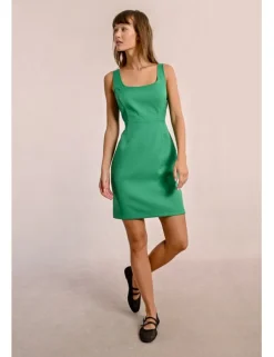 Vestido corto de tirantes con abertura