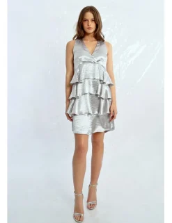 Vestido corto sin manga con volantes