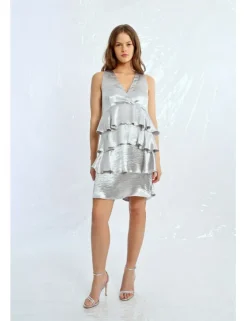 Vestido corto sin manga con volantes