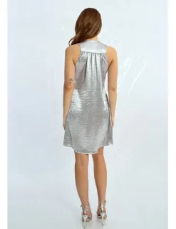 Vestido corto sin manga con volantes