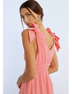 Vestido corto sin manga con lazada