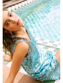 Vestido corto sin manga detalle lentejuelas