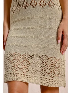 Vestido corto sin manga en punto calado