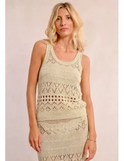 Vestido corto sin manga en punto calado