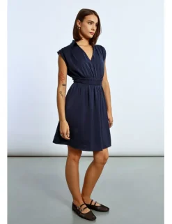 Vestido de manga corta cintura ceñida