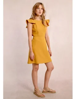 Vestido de manga corta con volantes