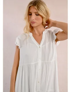 Vestido de manga corta con volantes