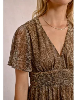 Vestido de manga corta con estampado y abertura