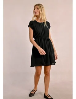 Vestido de manga corta con pliegues