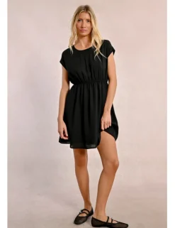 Vestido de manga corta con pliegues