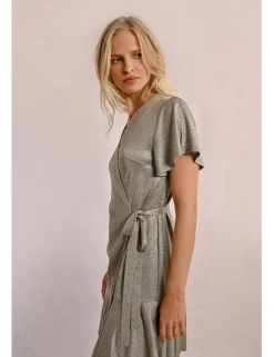 Vestido de manga corta con lazada y volantes