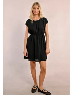 Vestido de manga corta con pliegues