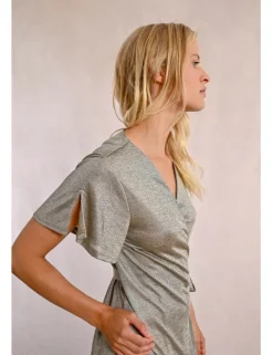 Vestido de manga corta con lazada y volantes