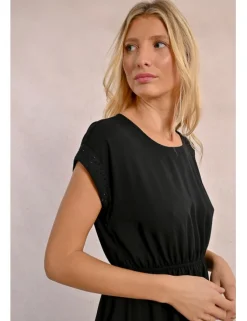 Vestido de manga corta con pliegues