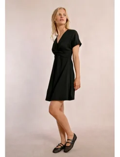 Vestido de manga corta detalle de nudo