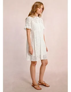 Vestido de manga corta detalle flores