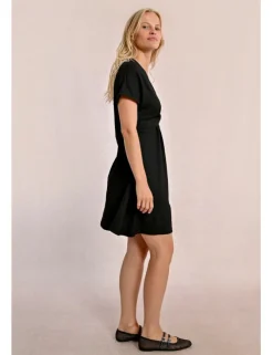 Vestido de manga corta detalle de nudo