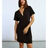 Vestido de manga corta drapeado