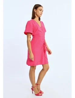 Vestido de manga corta drapeado