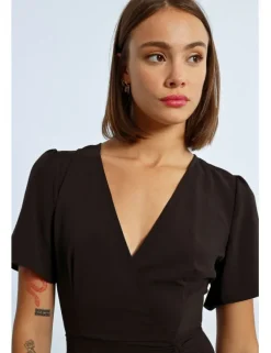Vestido de manga corta drapeado