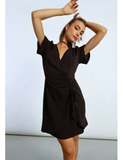 Vestido de manga corta drapeado