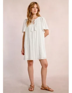Vestido de manga corta en tejido calado