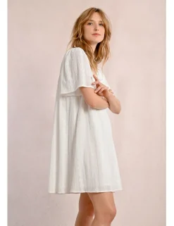 Vestido de manga corta en tejido calado