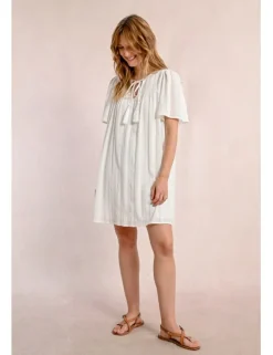 Vestido de manga corta en tejido calado