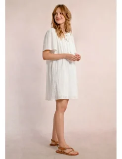 Vestido de manga corta en tejido calado