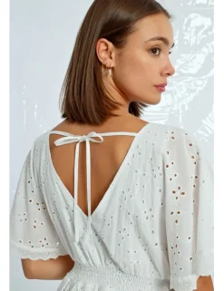 Vestido de manga corta mariposa con detalle de flores