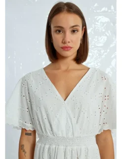 Vestido de manga corta mariposa con detalle de flores