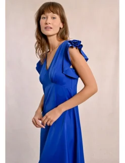 Vestido de manga corta y volantes
