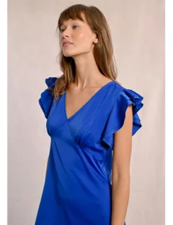 Vestido de manga corta y volantes