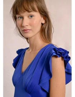 Vestido de manga corta y volantes