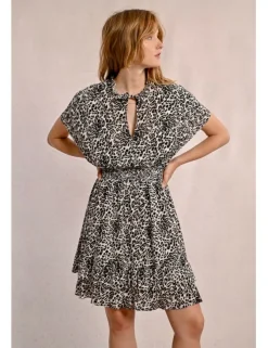 Vestido de manga mariposa con estampado y volantes