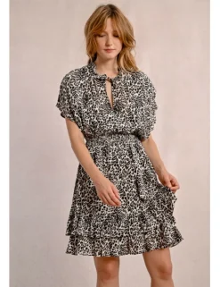 Vestido de manga mariposa con estampado y volantes