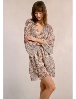Vestido de manga mariposa con estampado y volantes