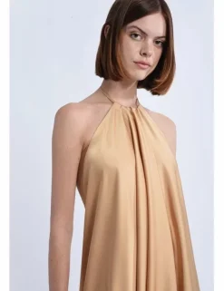 Vestido largo con escote halter en tejido satinado