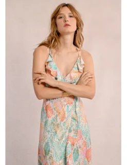 Vestido largo con estampado y volantes
