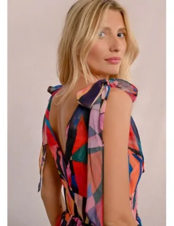 Vestido largo con estampado y volantes