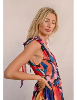 Vestido largo con estampado y volantes