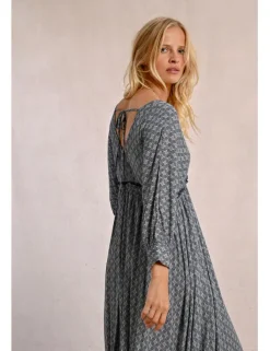 Vestido largo con estampado y lazada