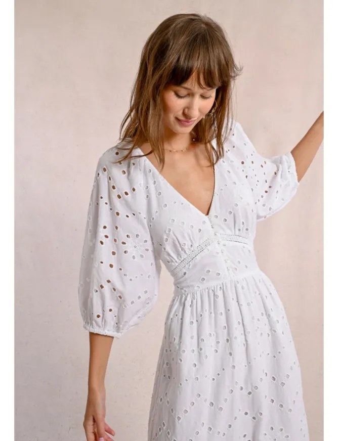 Vestido largo de manga corta en tejido calado