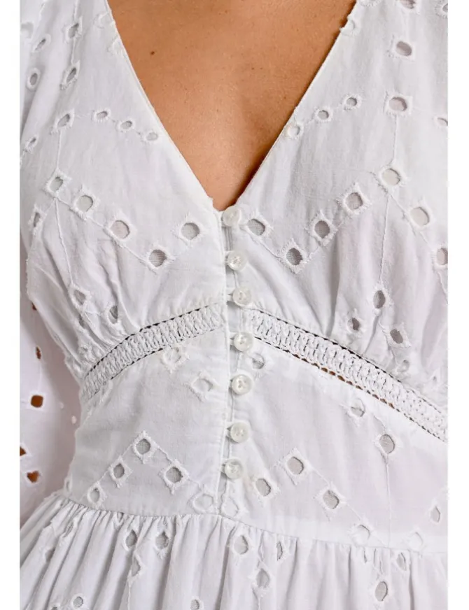 Vestido largo de manga corta en tejido calado