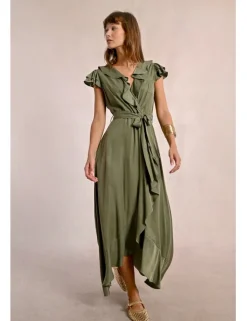 Vestido largo de manga corta y volantes